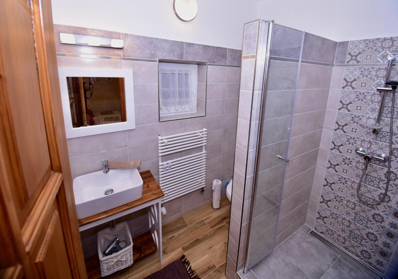 Naposdombi Apartament *