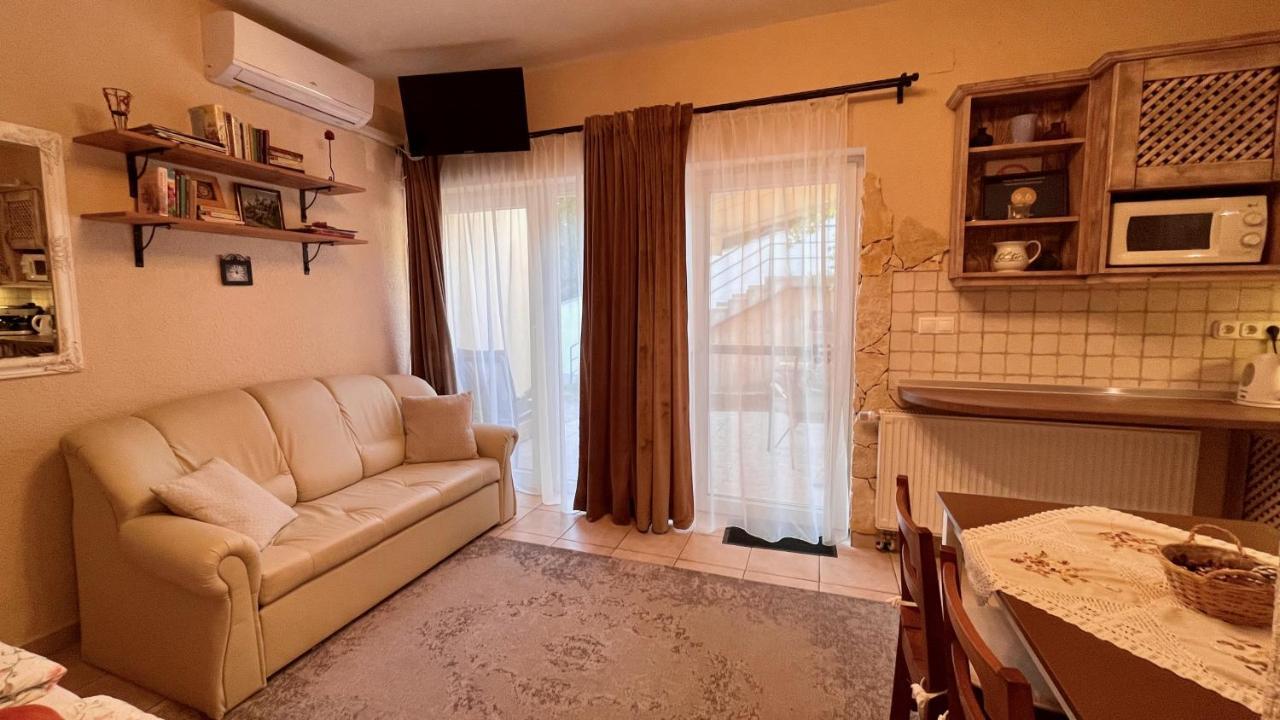 Naposdombi Apartament Orfű