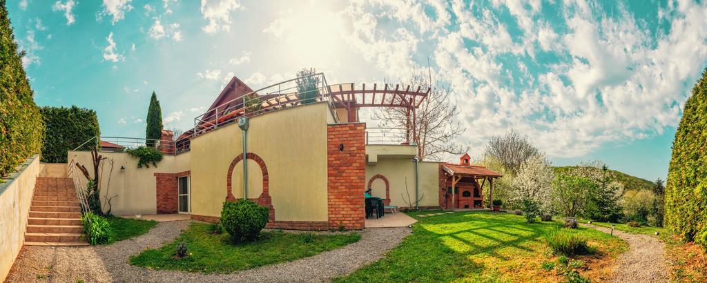 Naposdombi Apartament *